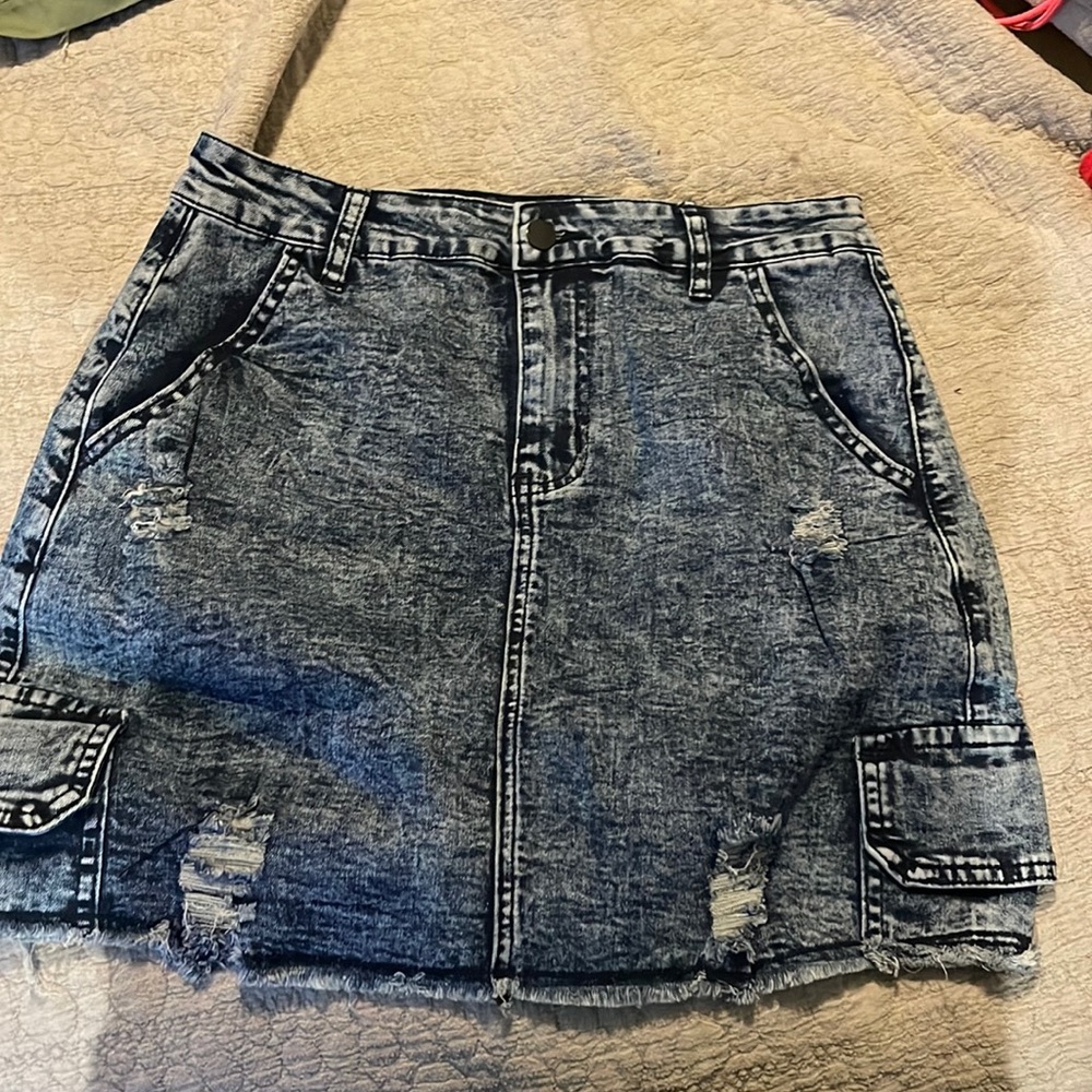 Boutique skirt size med